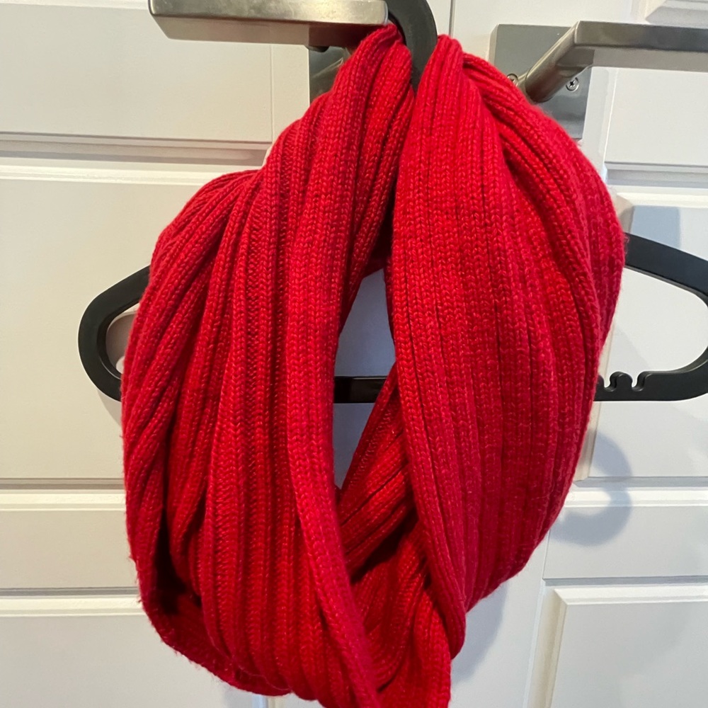 Brand new Scarves for men and woman